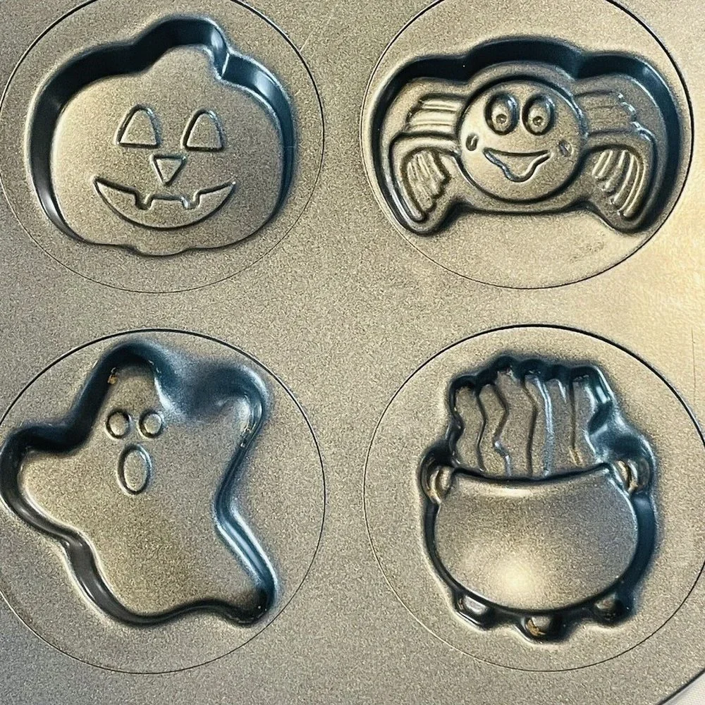 Wilton Non Stick Treat Cookie Baking Mold Pan Halloween Fall Ghost Cat Spider - Picture 7 of 9